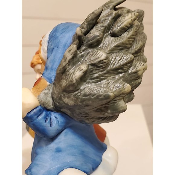 Vintage Avon Christmas Memories 1981 Porcelain Figurine - Picture 12 of 16